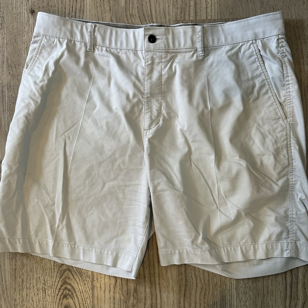 Nike Dri-Fit Casual‎ Shorts Men's Light Khaki / White Used Size 40 Golf